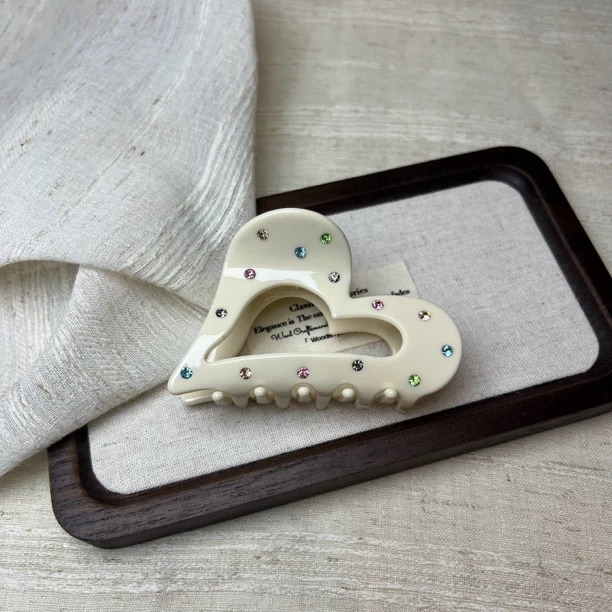 Hy 镂空爱心点钻抓夹半扎发5.5cm