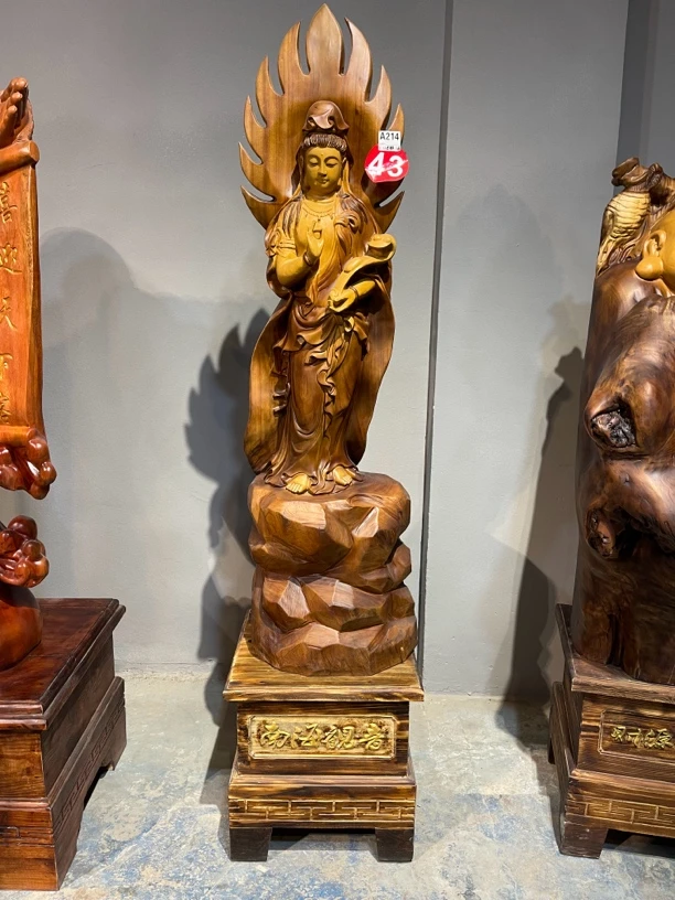 香樟木雕刻人物摆件