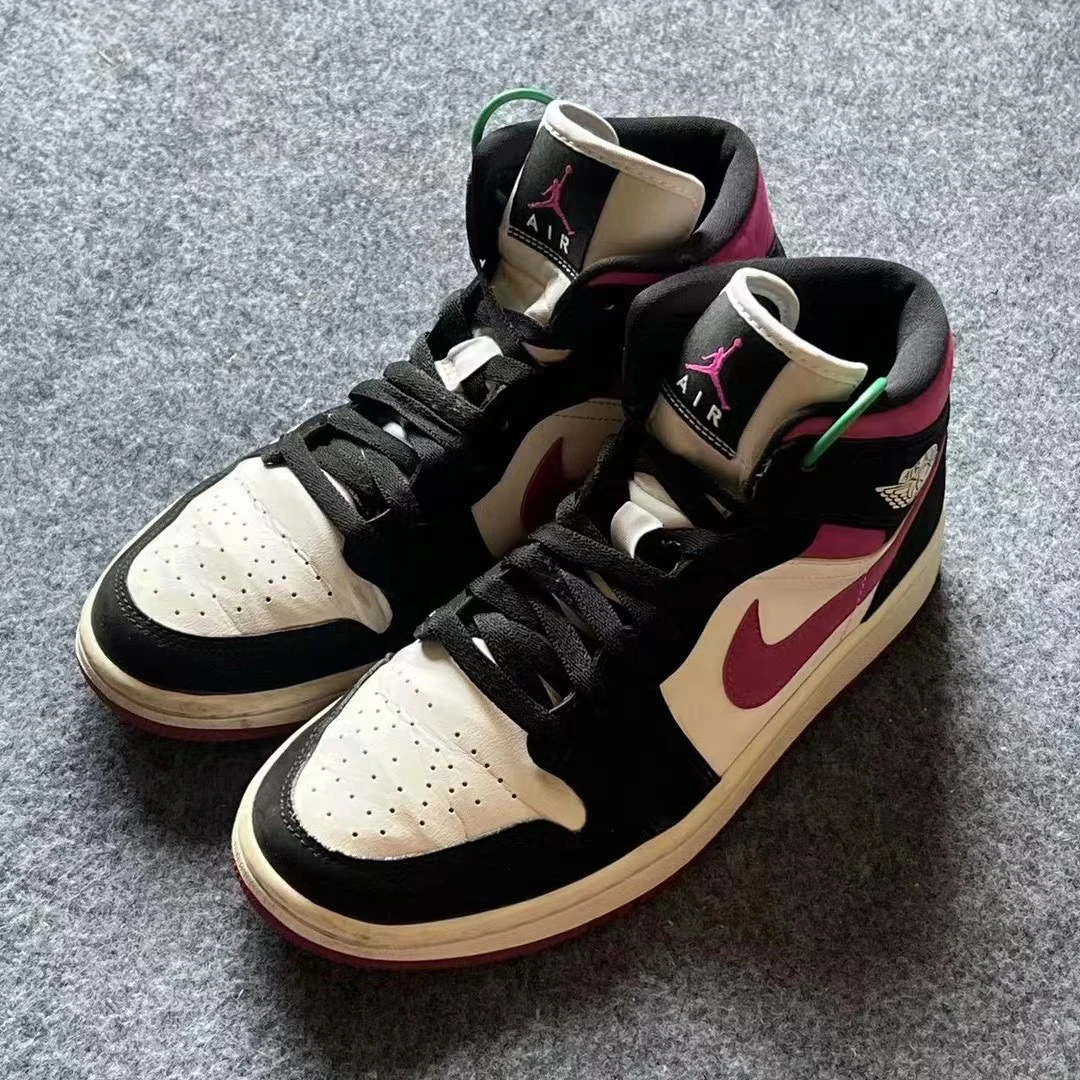 39码/AJ1MID黑粉 中帮篮球鞋