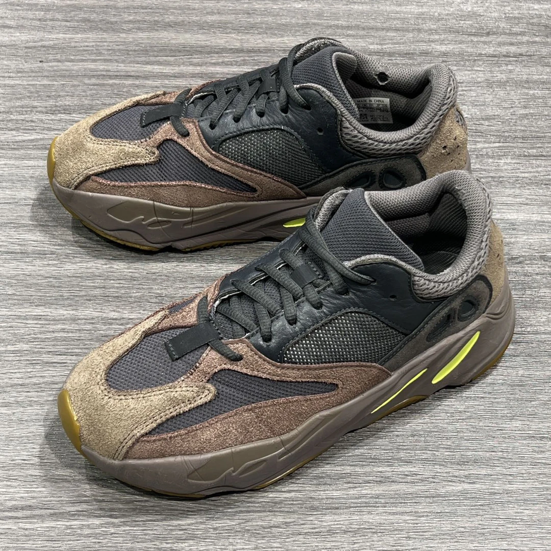 41码/Yeezy700深褐色/9新原盒 内衬破损/公价2889 店