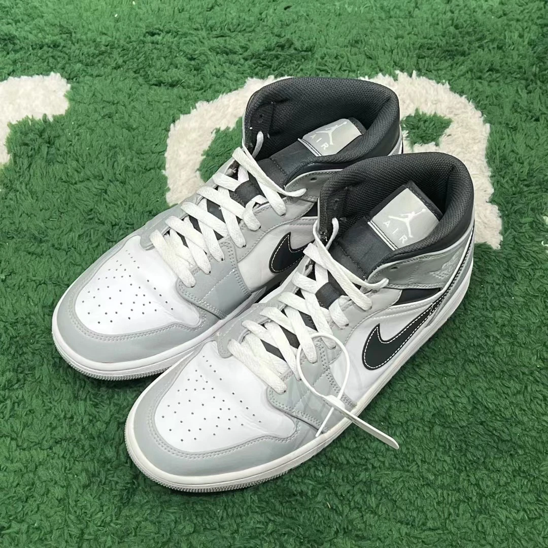 44码/ Air Jordan 1 Mid 黑白灰 中帮篮球鞋 公价689