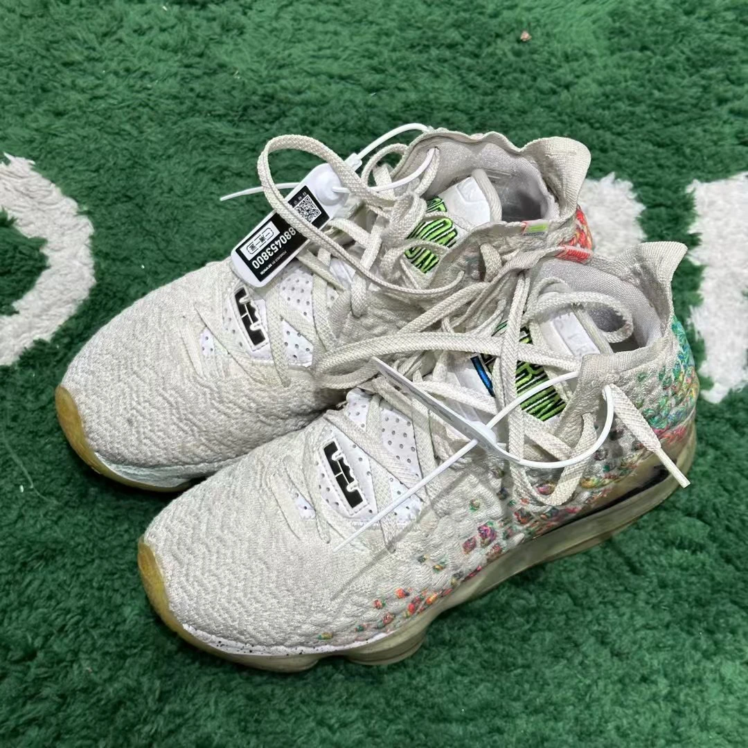 43码/ Nike 詹姆斯17 白彩 高帮篮球鞋 bq3178