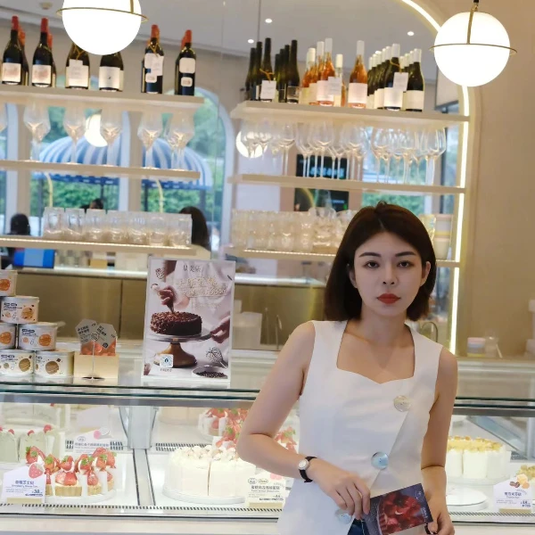 LADY KIMANH 法式气质通勤无袖修身马甲女显瘦宽肩背心方领短上衣