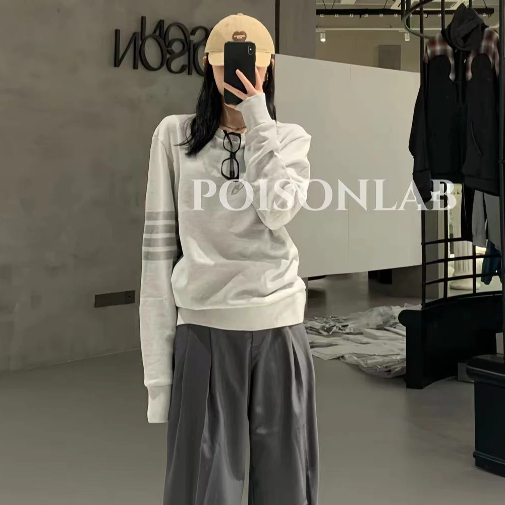 【POISON时尚空间】Thom Browne经典款浅灰色圆领套头卫衣/专柜6000