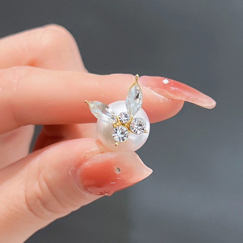 铜合金耳饰 蝶蝶气质感轻奢百搭精致镶嵌一款两带优雅耳钉N1497