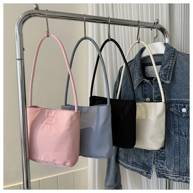 马卡龙色系水桶包尼龙包女2024新款潮时尚刺绣腋下包百搭单肩