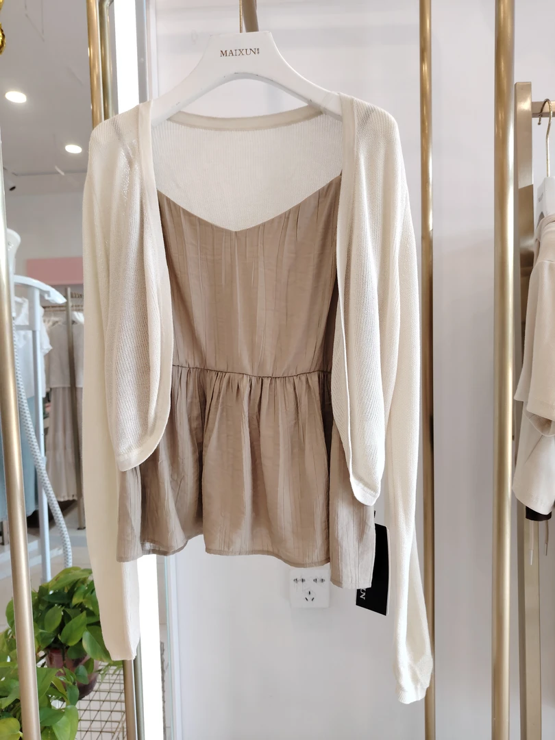 麦寻两件套冰丝材质遮肉气质针织开衫吊带短款收腰春季