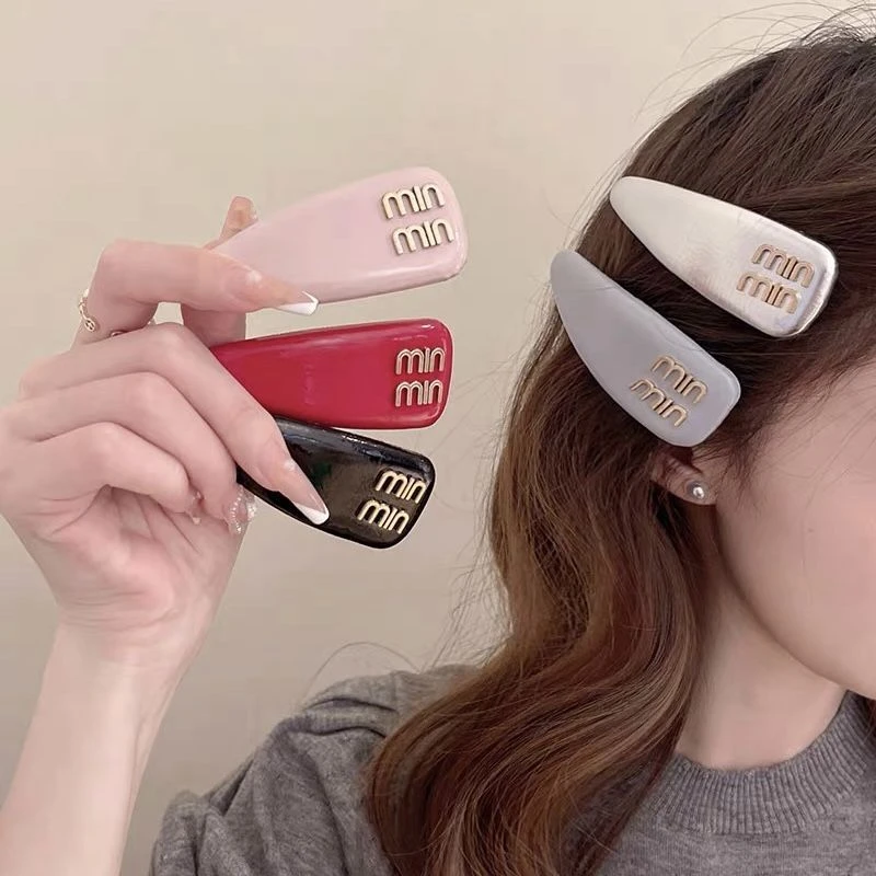 fever同款 侧边夹字母PU皮发夹女2024新款高级小众BB夹发卡发饰