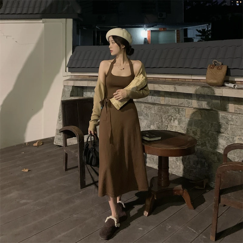 2024温柔复古甜妹针织连衣裙显瘦挂脖慵懒开衫披肩两件套时尚套装