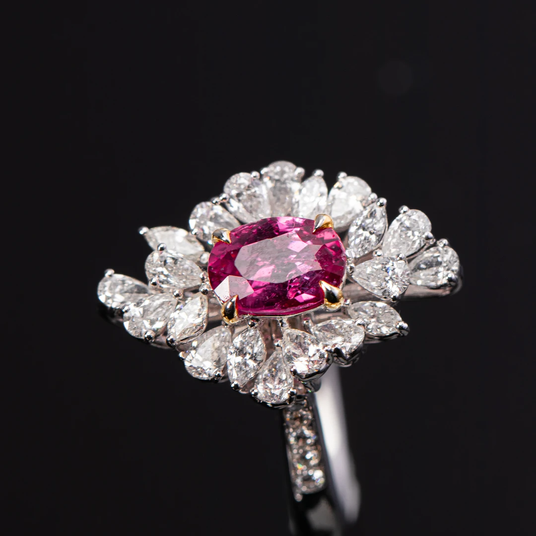 18K金天然无烧红宝石戒指莫桑比克精致设计款