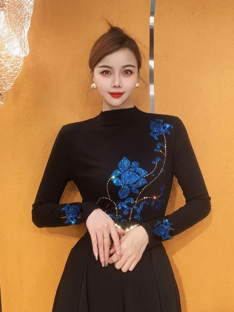 蓝玫瑰秋冬新款时尚欧货显瘦重工气质长袖修身黑色镶钻百搭显瘦