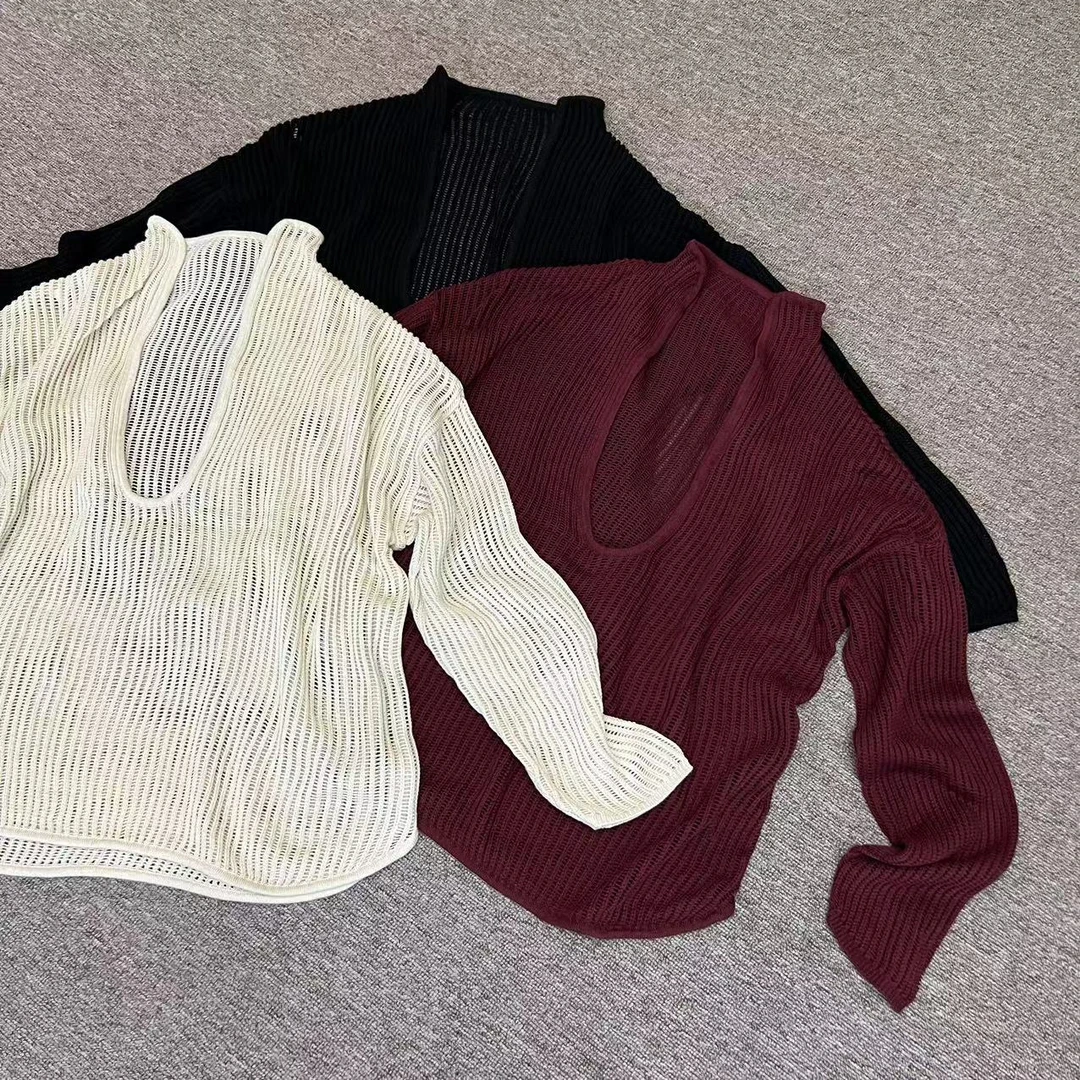 初秋显瘦慵懒感宽松深U领针织衫