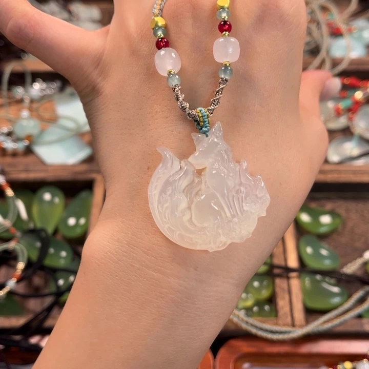 蛇纹石玉颈饰合金