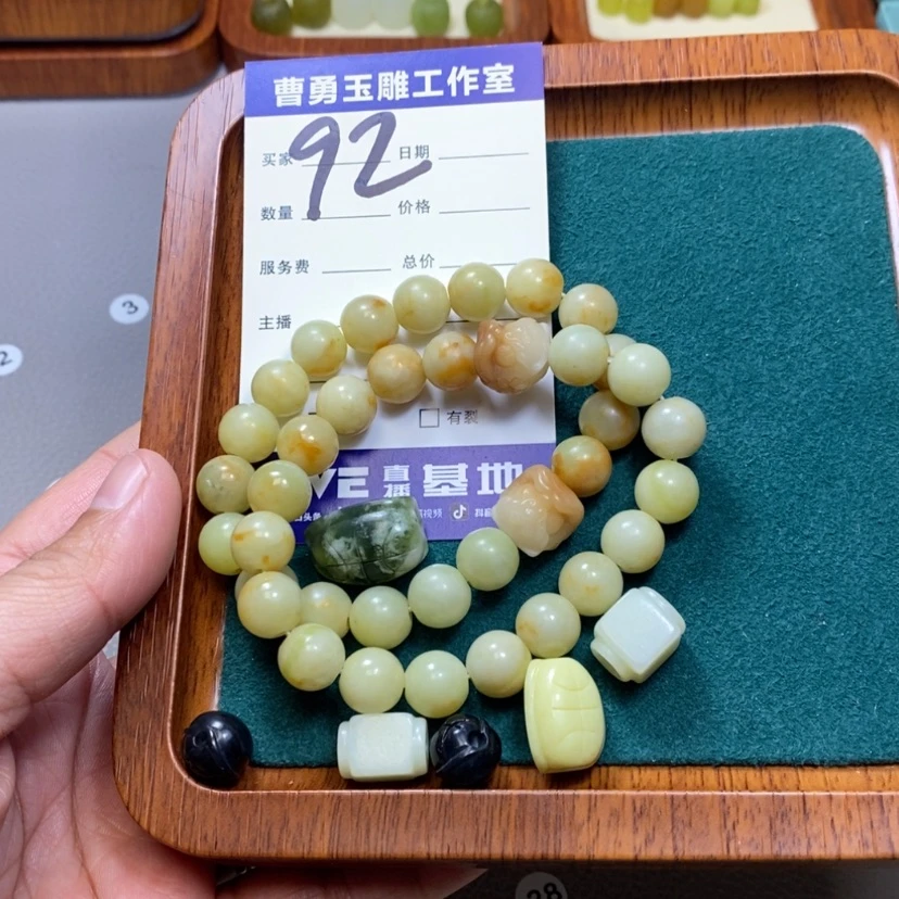 【闪购商品】蛇纹石玉颈饰未镶嵌贰**?