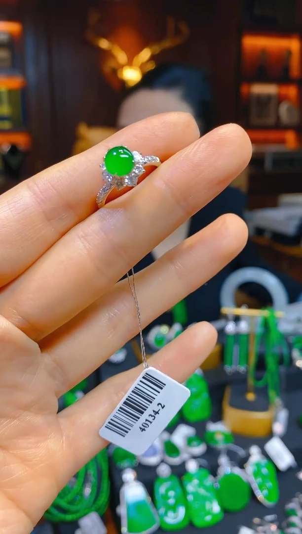 【闪购商品】翡翠40134-2-18K金镶嵌天然A货翡翠蛋面戒指