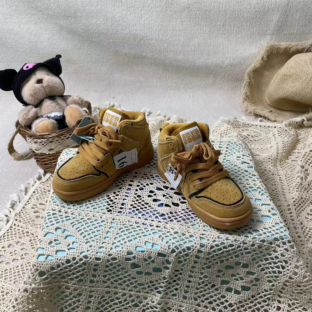 063卡其色鞋子1060