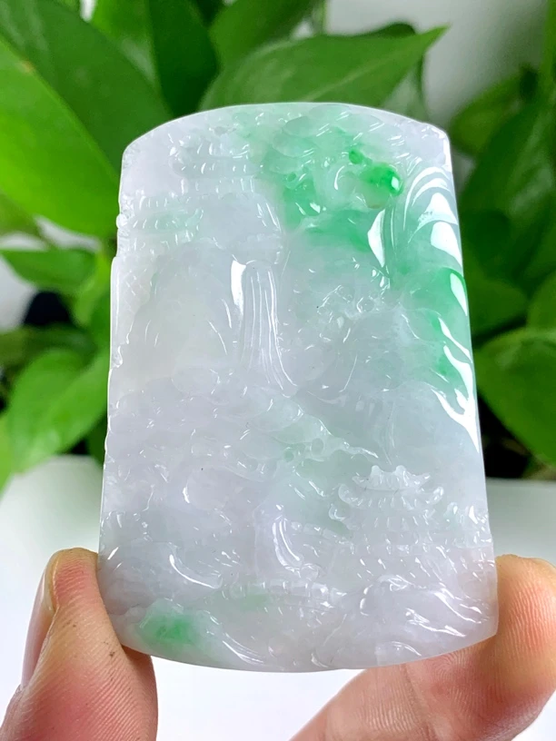 缅甸天然翡翠A货，飘绿山水吊坠挂件雕刻精雕大气精美俏色通透