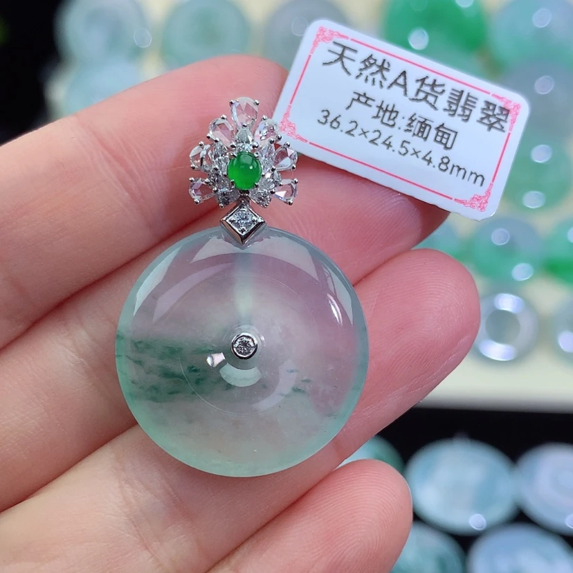 【闪购商品】翡翠吊坠(不含链)18K金镶嵌