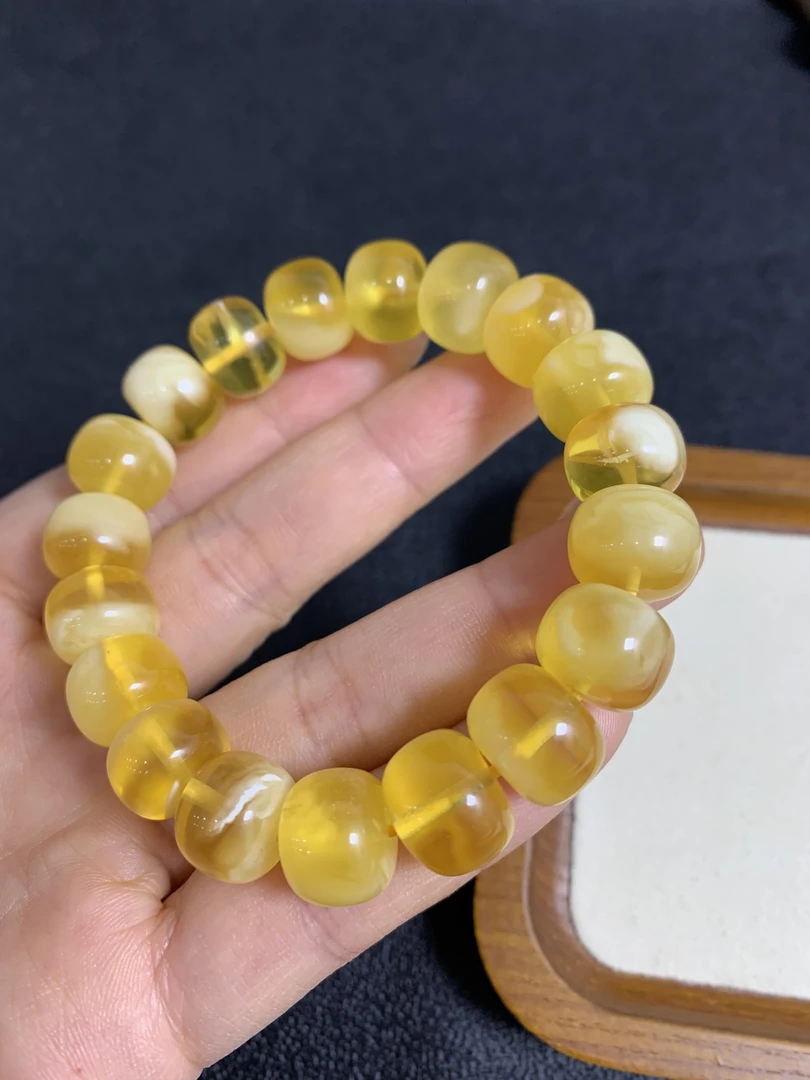蜜蜡手串，老型珠！溶洞金绞白！金白分明