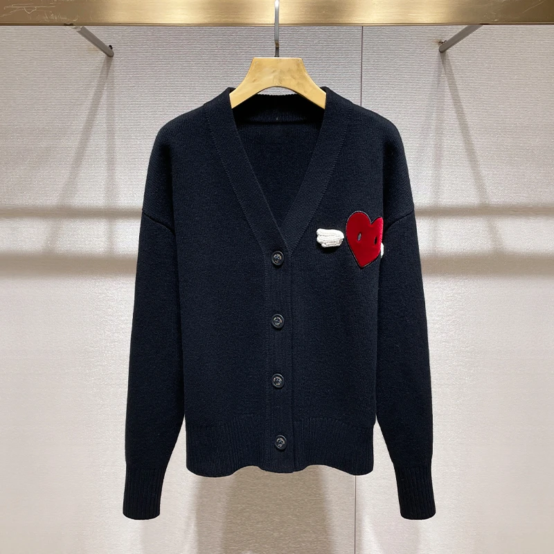 开衫毛衣女外套2024秋季新款学院风少女感气质V领爱心针织衫上衣