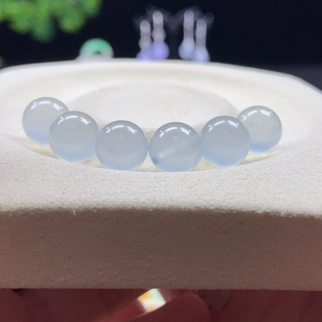 翡翠散珠翡翠冰淡蓝珠卡10+，随机发一颗