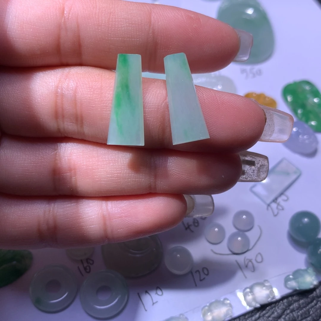 翡翠颈饰未镶嵌牌