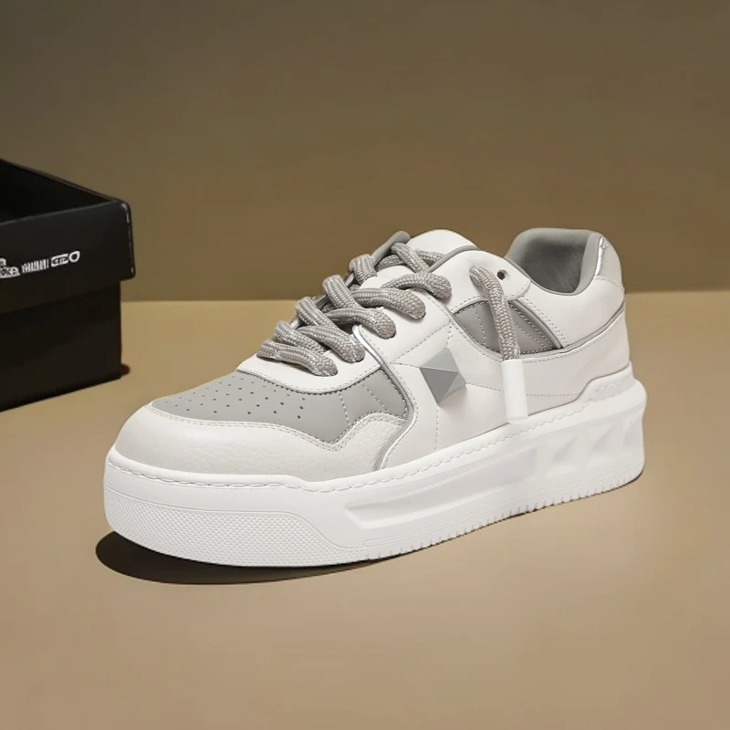 春秋头层牛皮百搭时尚休闲低帮透气舒适增高铆钉情侣款小白鞋