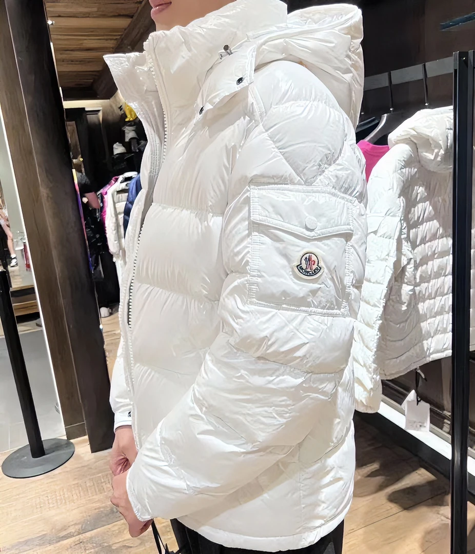 全新未使用 MONCLER 蒙口 哑光 VEZERE 连帽白鹅羽绒服 男款 白色