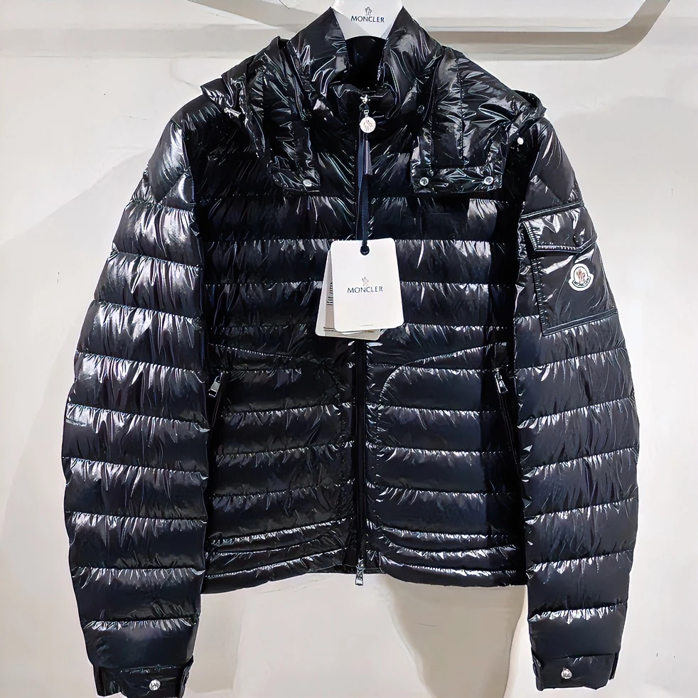 全新未使用 MONCLER 蒙口 LAUROS 手臂标拉链连帽羽绒服深色 男款
