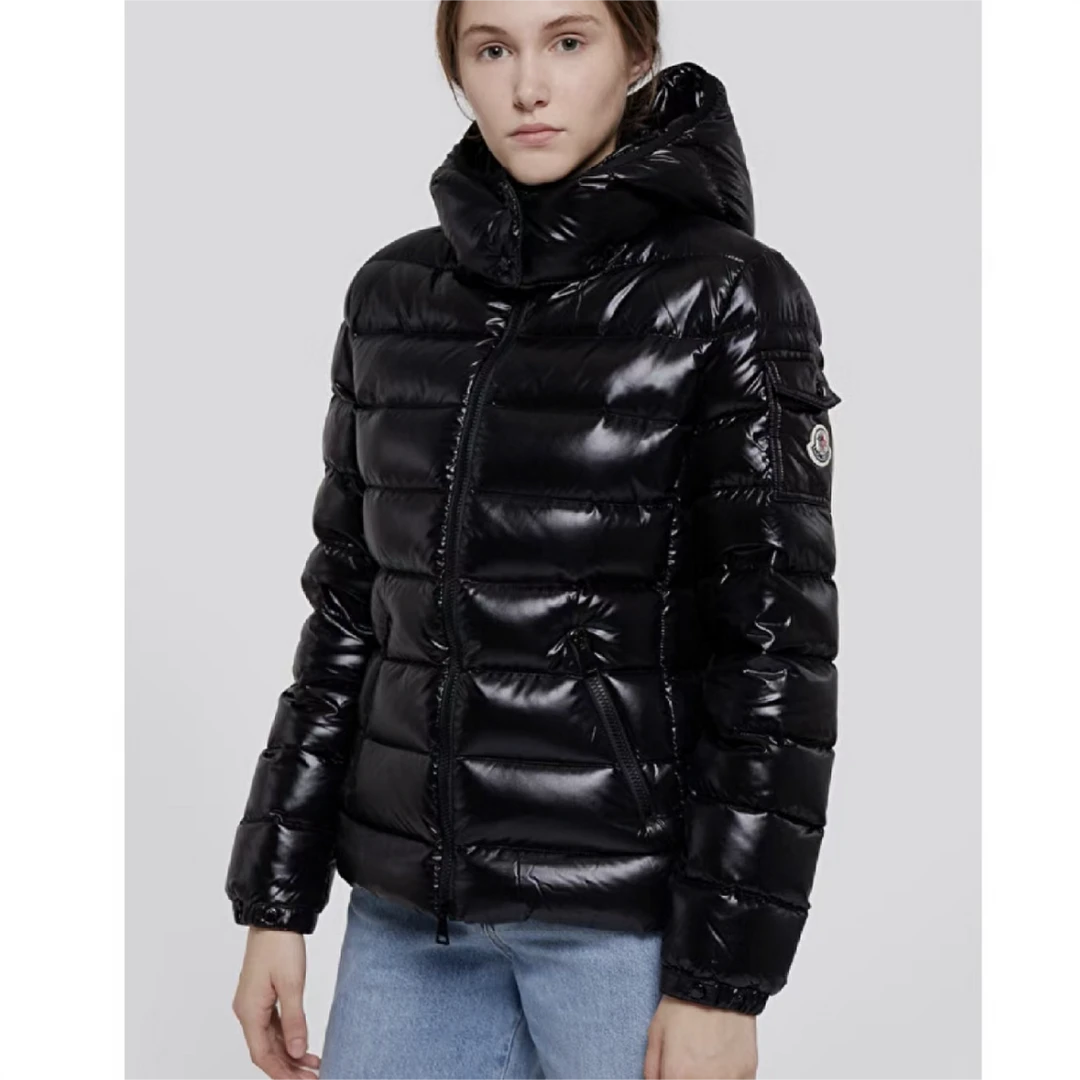 全新未使用 MONCLER 蒙口经典 BADY 黑色亮面拉链连帽羽绒服女款