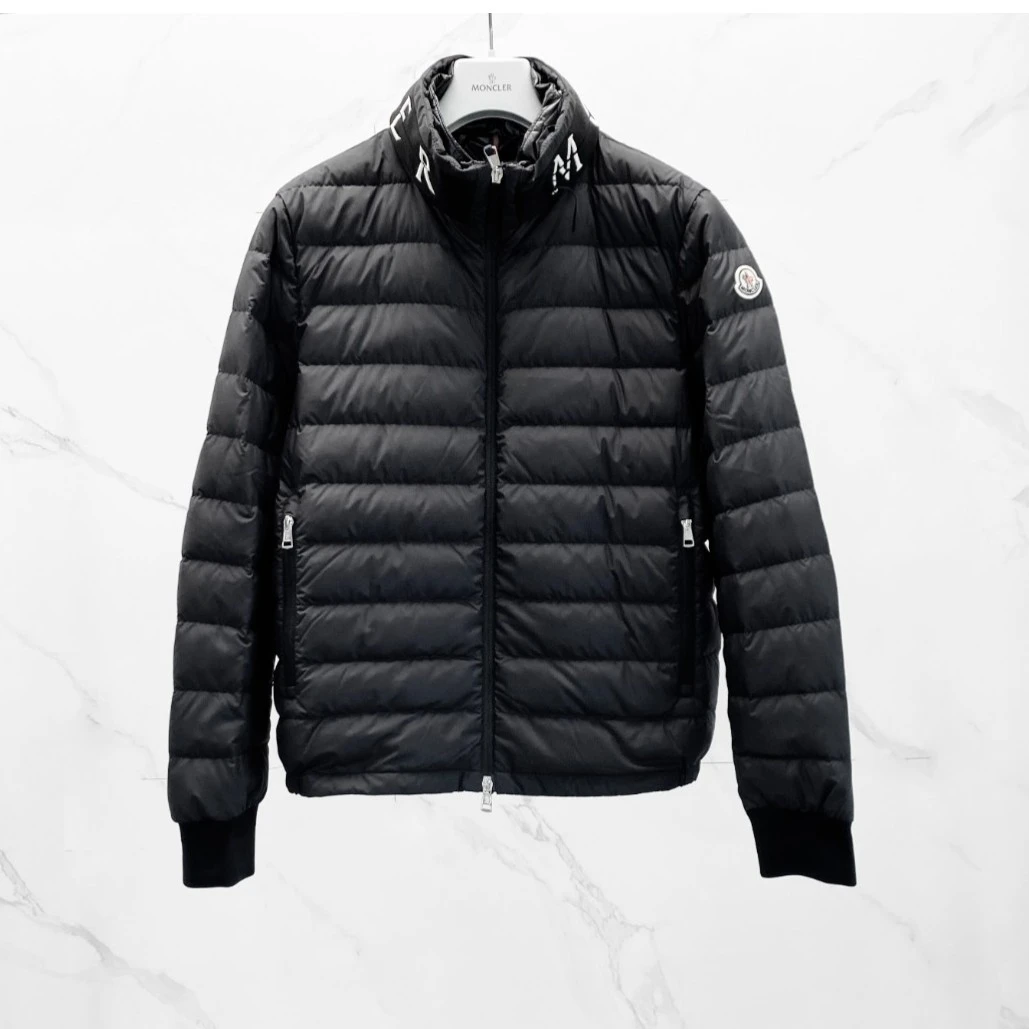 全新未使用 MONCLER 蒙口袖标立领拉链领子字母标语长袖羽绒服男