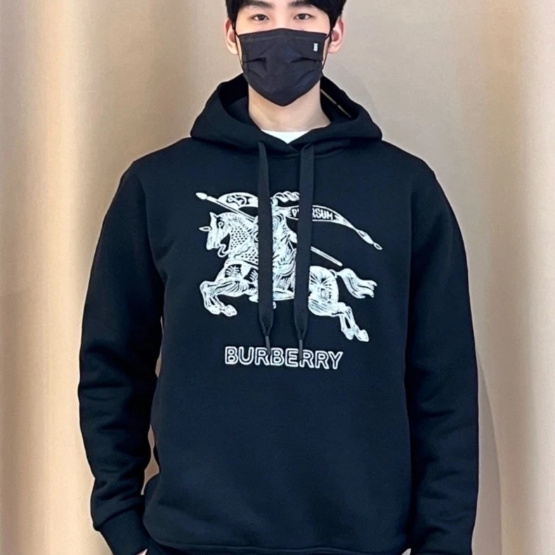 全新未使用 BURBERRY/博柏利 胸前战马刺绣图案logo连帽卫衣黑色