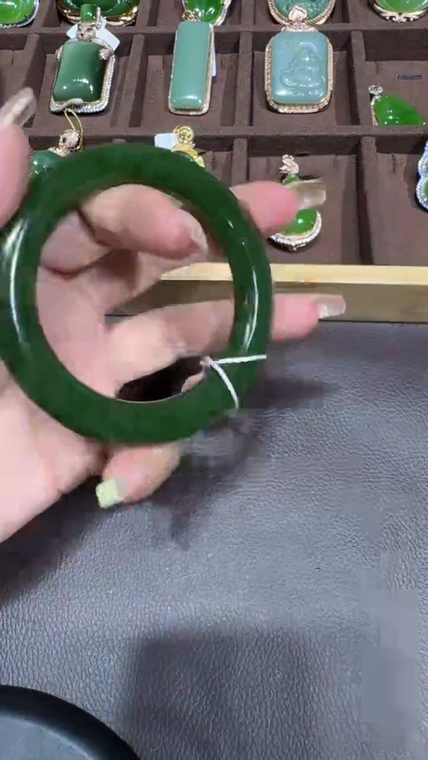 【闪购商品】和田玉手镯未镶嵌57