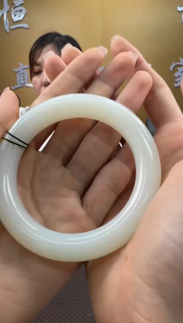 【闪购商品】和田玉手镯未镶嵌57