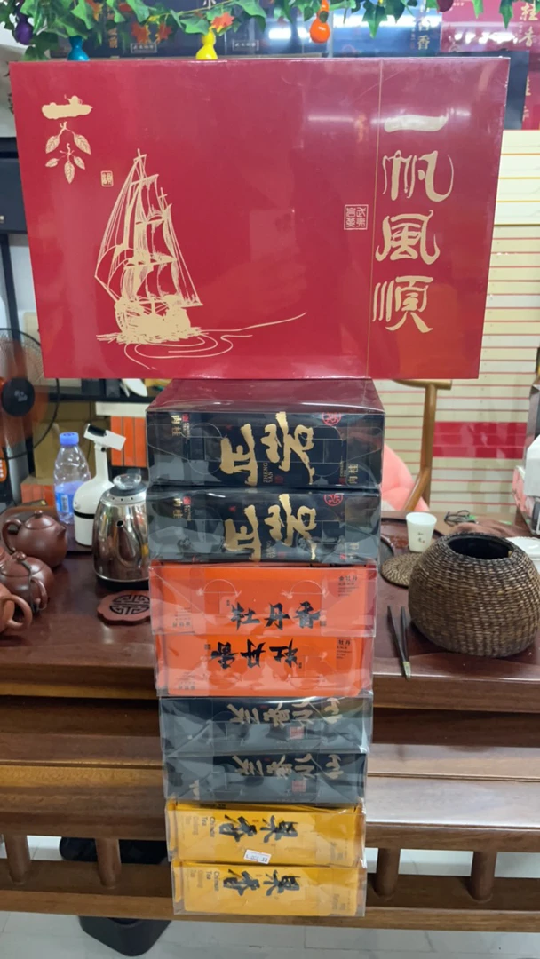 武夷岩茶8盒组合1盒200克共4款盒688元，再送一盒一帆风顺礼盒
