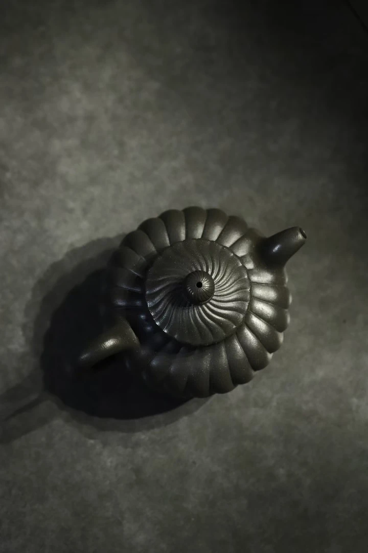 宜兴紫砂筋纹壶 ( 筋瓤）