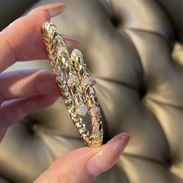 非金属合成锆石手镯 RICHSUE 弹力黄金色蛇手镯 高定轻奢 s925银