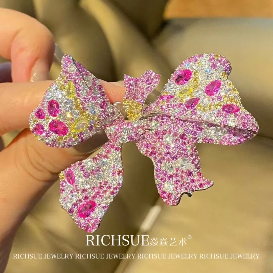 非金属合成锆石胸针 RICHSUE 轻奢粉色蝴蝶结缎带胸针 s925银镀金