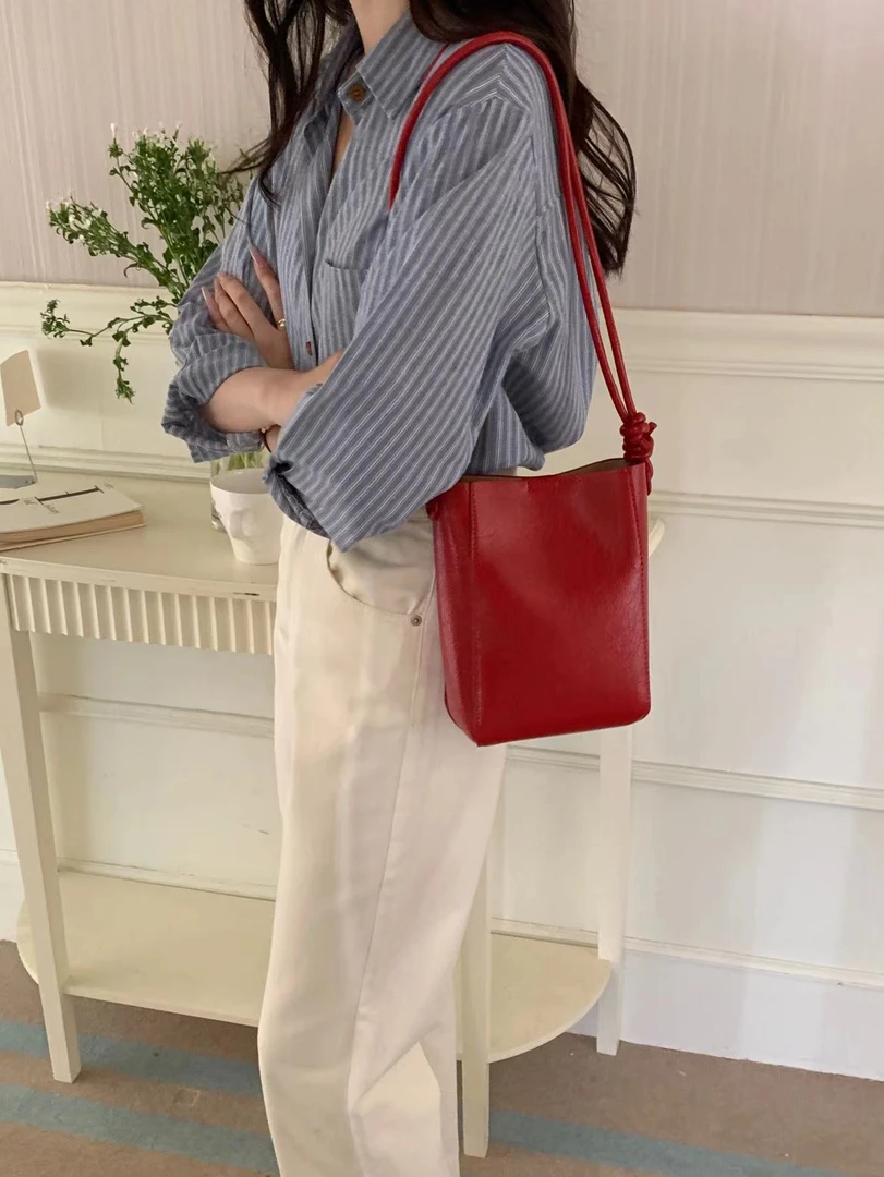 高级感小众纹理银色水桶包个性潮流托特包简约单肩斜挎包子母包