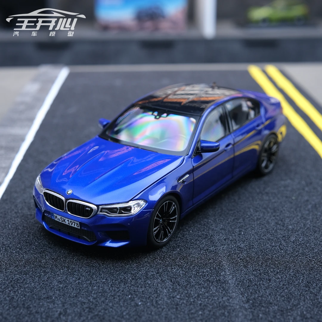 1/18 宝马  M5 F90 原厂收藏版合金车玩具合金全开静态