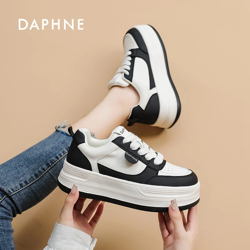 达芙妮真皮小白鞋女2025新款春夏季时尚百搭小众圆头厚底板鞋L