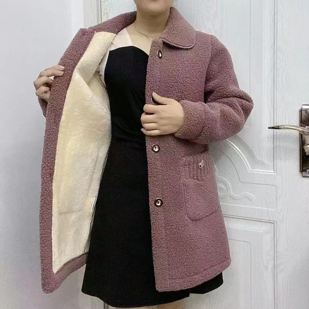 2024新款妈妈冬装外套中长款加绒加厚中老年妇女洋气羊羔绒上衣