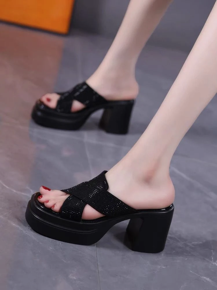 粗跟凉拖女时尚简约百搭性感水钻高跟外穿2025年夏季一字拖鞋