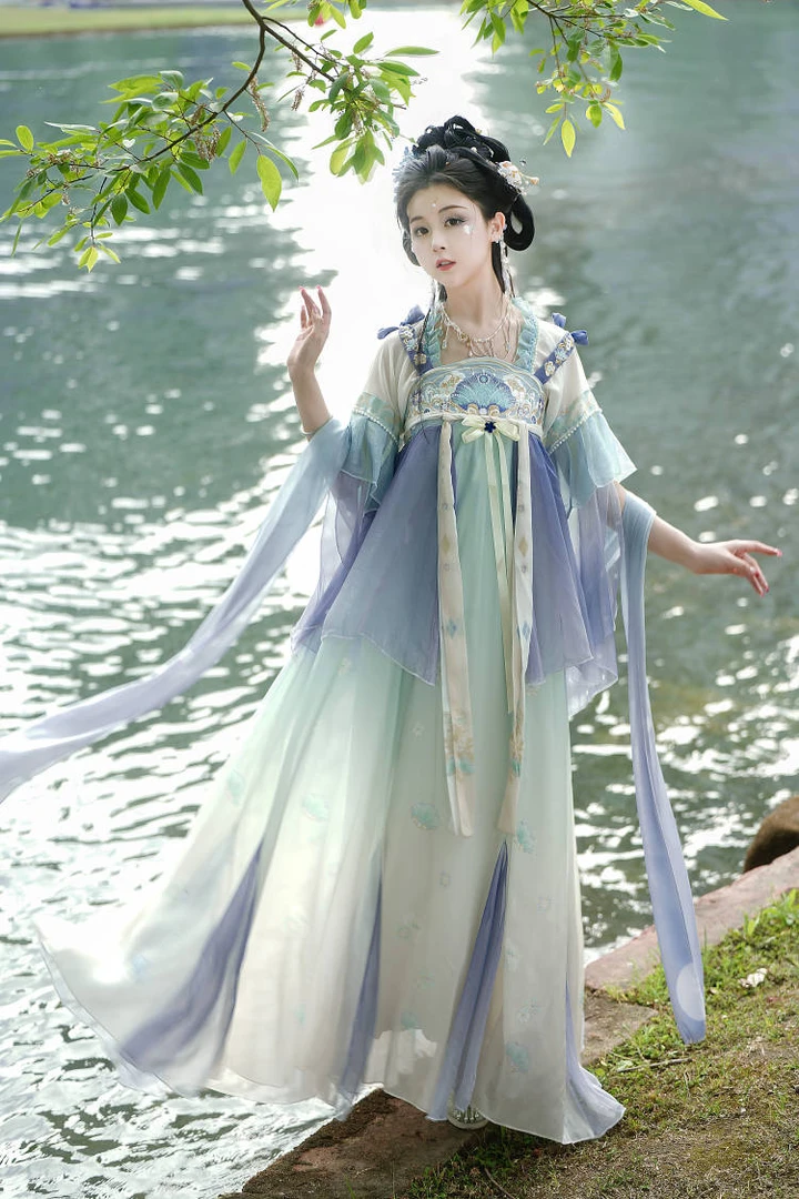 汉服齐胸汉元素仙气飘逸年轻款时尚显瘦古风古韵