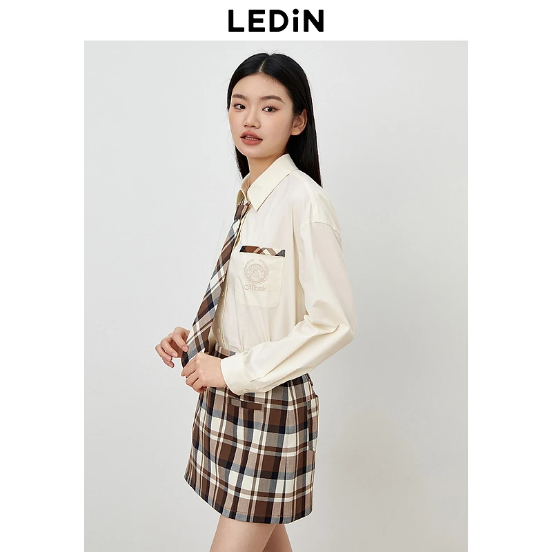 乐町领口绣花时尚衬衫长袖秋季女生前胸logo宽松女生学院风上衣jk