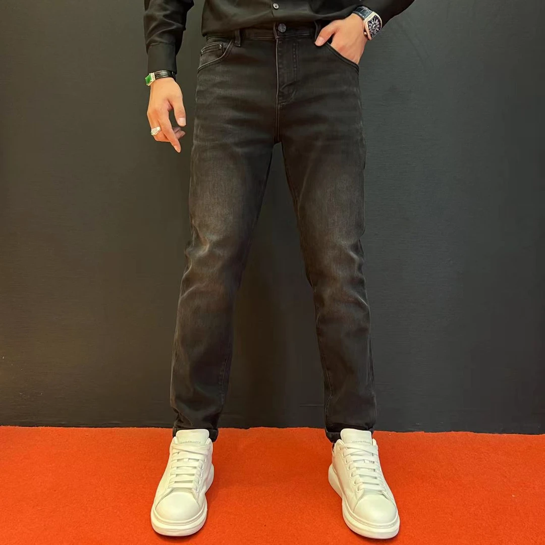 《WEIKE》9704-1 四季新品烟灰色水洗修身小直筒男士牛仔裤