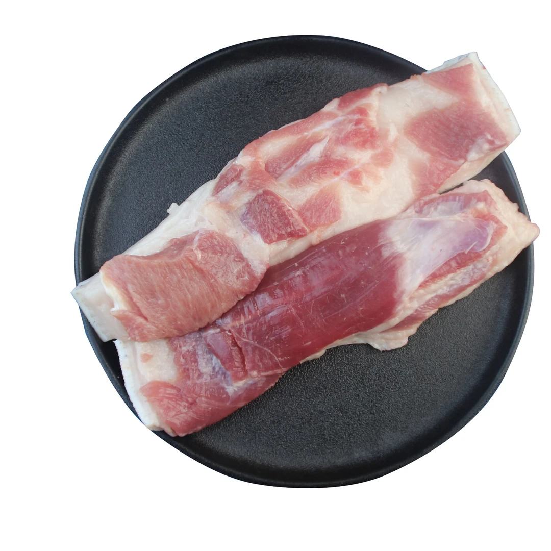 黑猪肉自繁自养。食粗粮。饮山泉，肉质飘香。养殖周期长，无瘦肉精