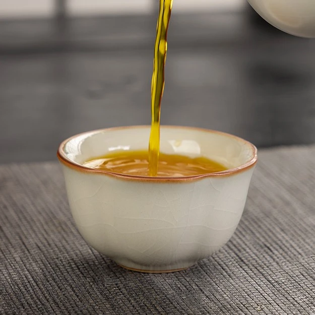 米黄汝窑小花口杯yn