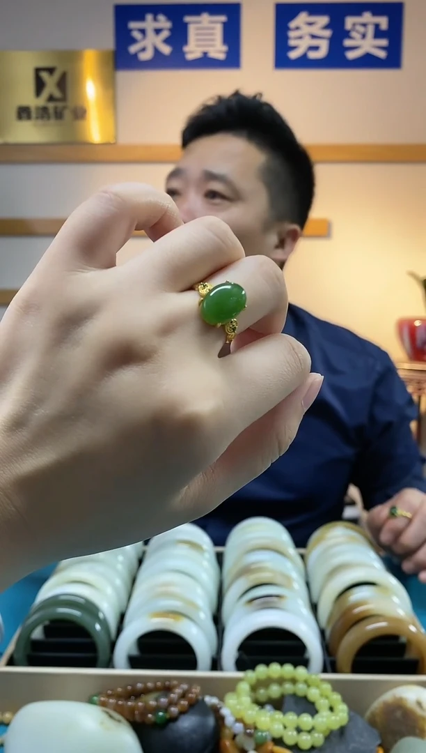 【闪购商品】和田玉戒指银S925镶嵌碧玉大蛋面发一件