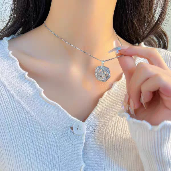 钛钢项链 不褪色小香风山茶花项链女轻奢气质锁骨链ins小众毛衣链